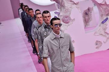 Paris Fashion Week Homme : chic patiné chez Dior et flashy sensuel pour Berluti