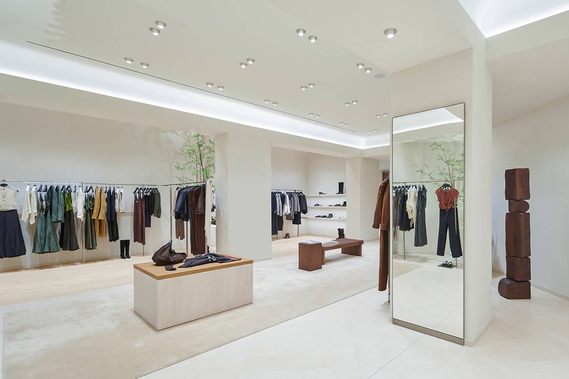 Tienda de Massimo Dutti en el centro comercial Aventura Mall de Miami, Florida (Estados Unidos).