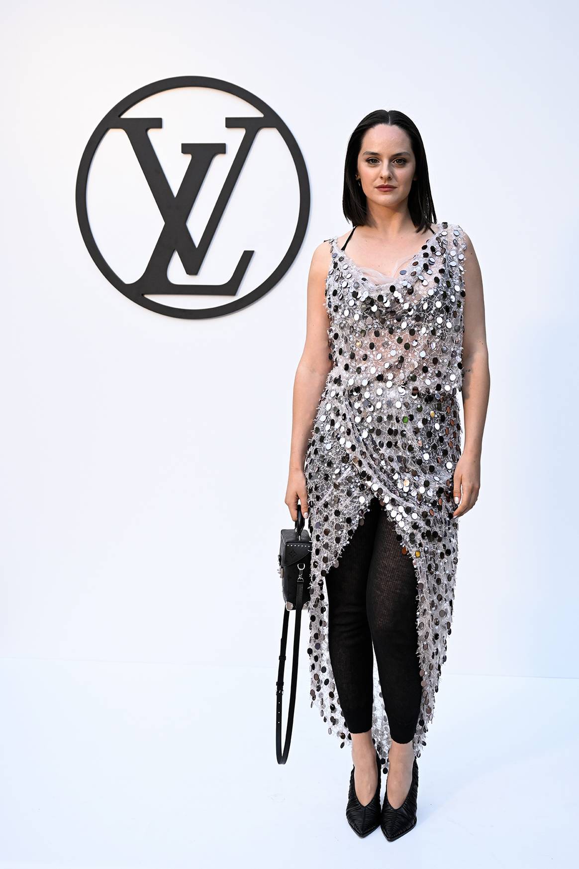 Noémie Merlant, a su llegada al desfile de Louis Vuitton en Barcelona.