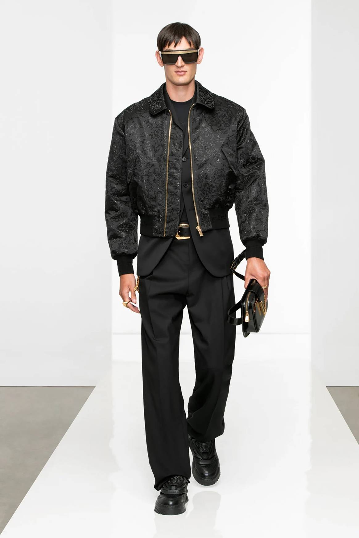 Photo Credits: Versace, colección masculina para la temporada Otoño/Invierno 2022/2023 FW22. Versace, página oficial.