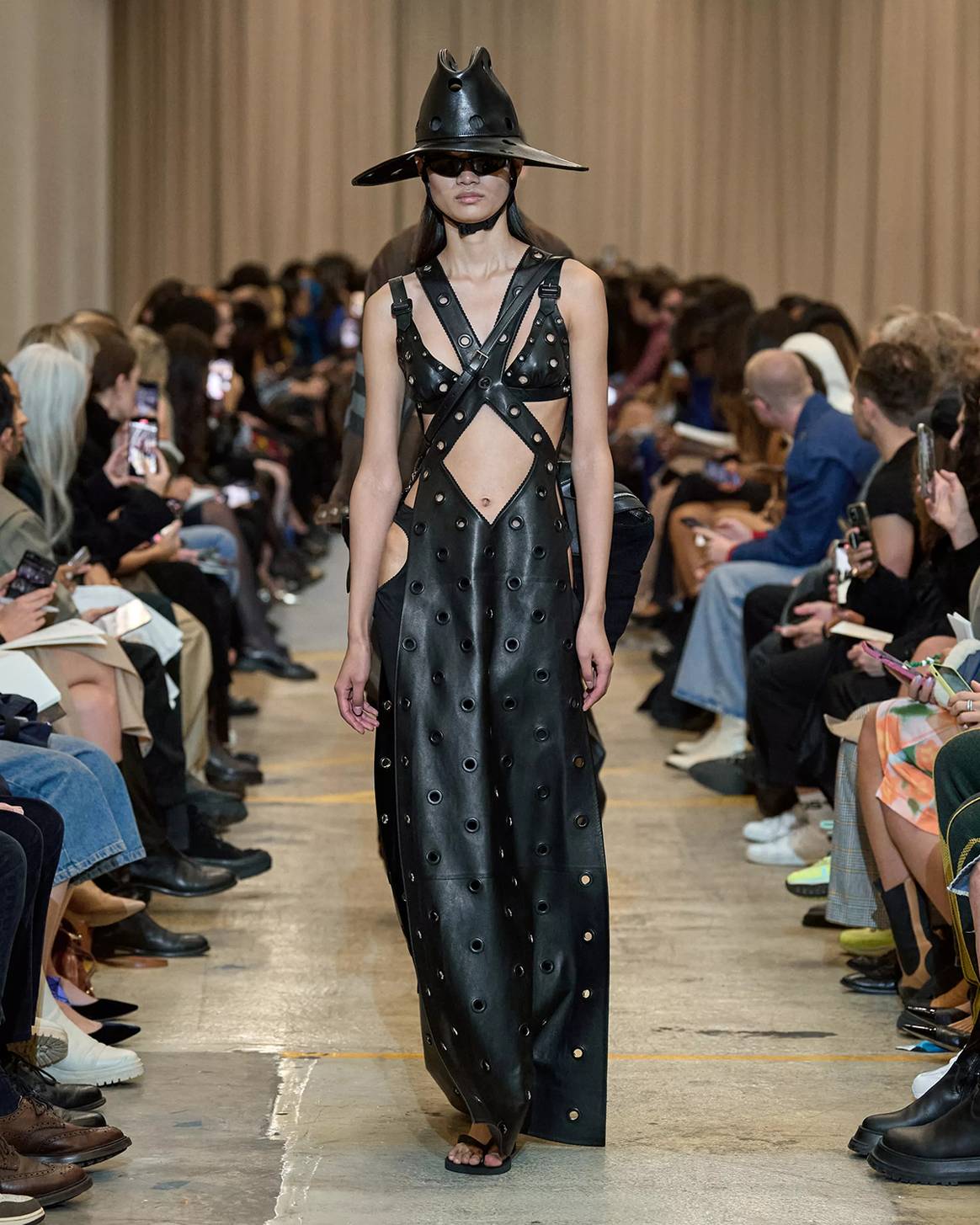 Photo Credits: Burberry, colección para la temporada Primavera/Verano 2023 SS23, última colección diseñada por Riccardo Tisci como director creativo. Burberry, página oficial.