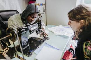 LVMH va renforcer son engagement auprès d’une association d’aide aux artisans réfugiés en 2020