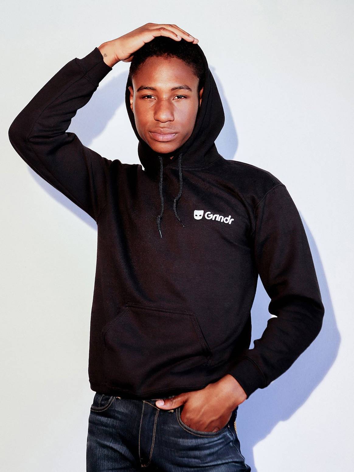 Grindr lanza su primera colección oficial de ropa con mascarillas y complementos