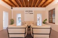 Guess aumenta ingresos en el primer trimestre impulsada por la adquisición de Rag & Bone, pero amplía su pérdida neta