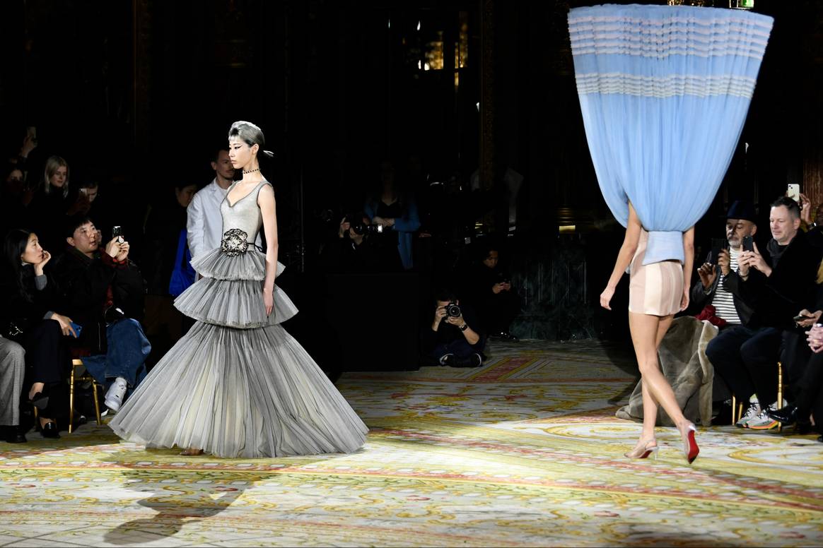 Alta Costura, en imágenes: Viktor & Rolf Haute Couture SS23. Crédito: Stephane De Sakutin / AFP