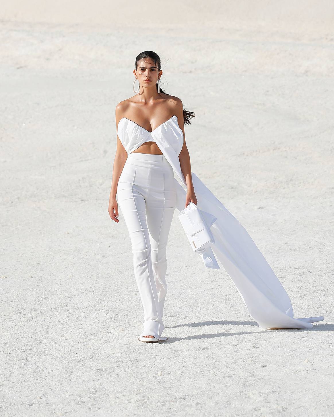 Photo Credits: Por cortesía de Jacquemus, desfile de presentación de la colección “Le Papier” y de la colección cápsula colaborativa junto a Nike.