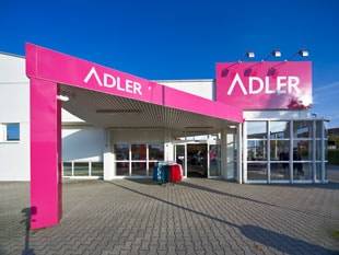 Adler investiert in Online-Offensive