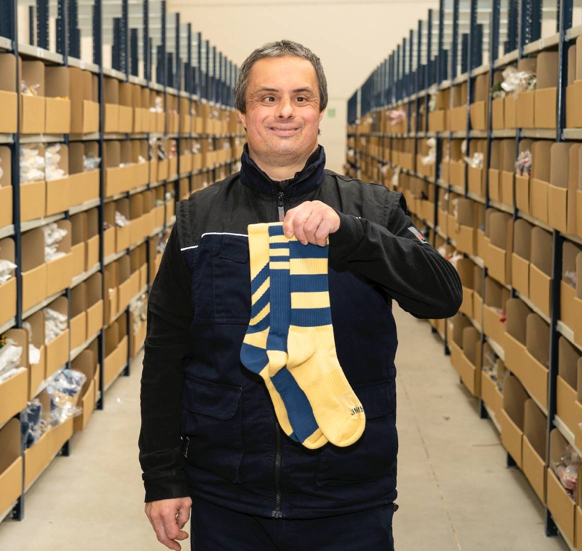 JIMMY LION CELEBRA EL DÍA MUNDIAL DEL SÍNDROME DE DOWN CON UN DISEÑO SOLIDARIO, COMPUESTO POR 3 CALCETINES EN LUGAR DE 2