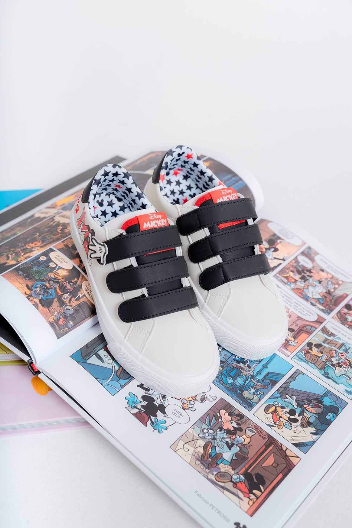 Fotografía de campaña de la colección cápsula colaborativa de Timpers y Disney.