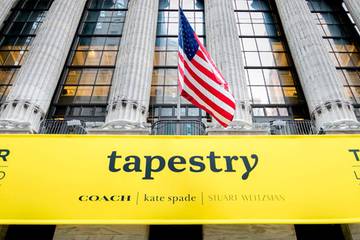 Tapestry destituye a Victor Luis y nombra CEO a Jide Zeitlin