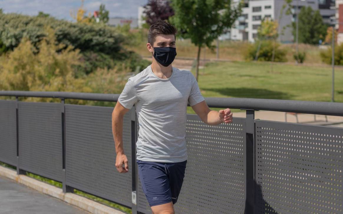 Decathlon lanza sus primeras mascarillas para deportistas certificadas, reutilizables y 100 por cien reciclables