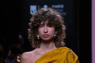 Vídeo: El eclecticismo de la americana de la mano de Redondo Brand FW22 en la MBFWMadrid