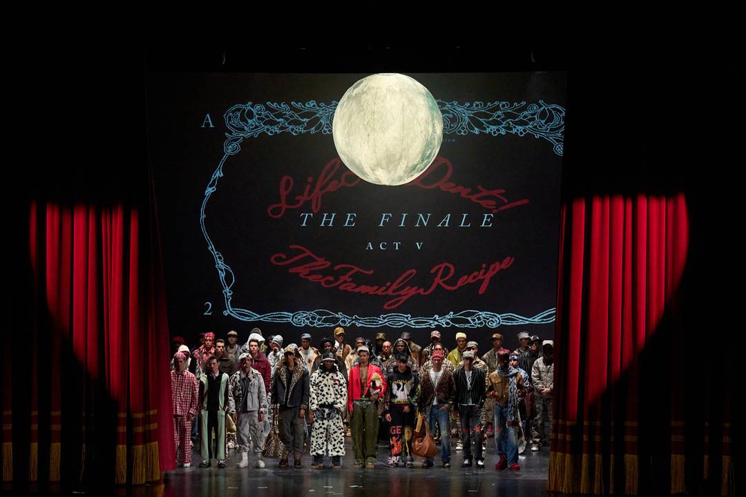 PDF insziniert modisches Theater zum Finale der Modewoche in Mailand