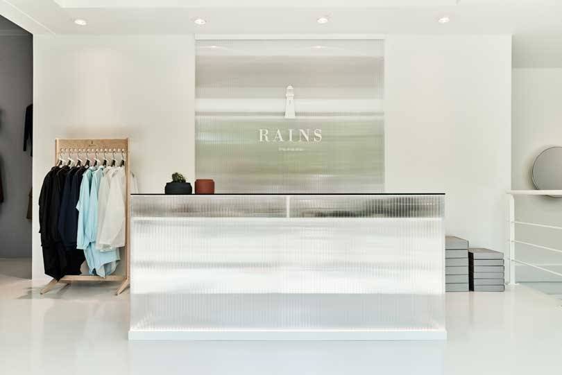 Rains opent concept store in Amsterdam