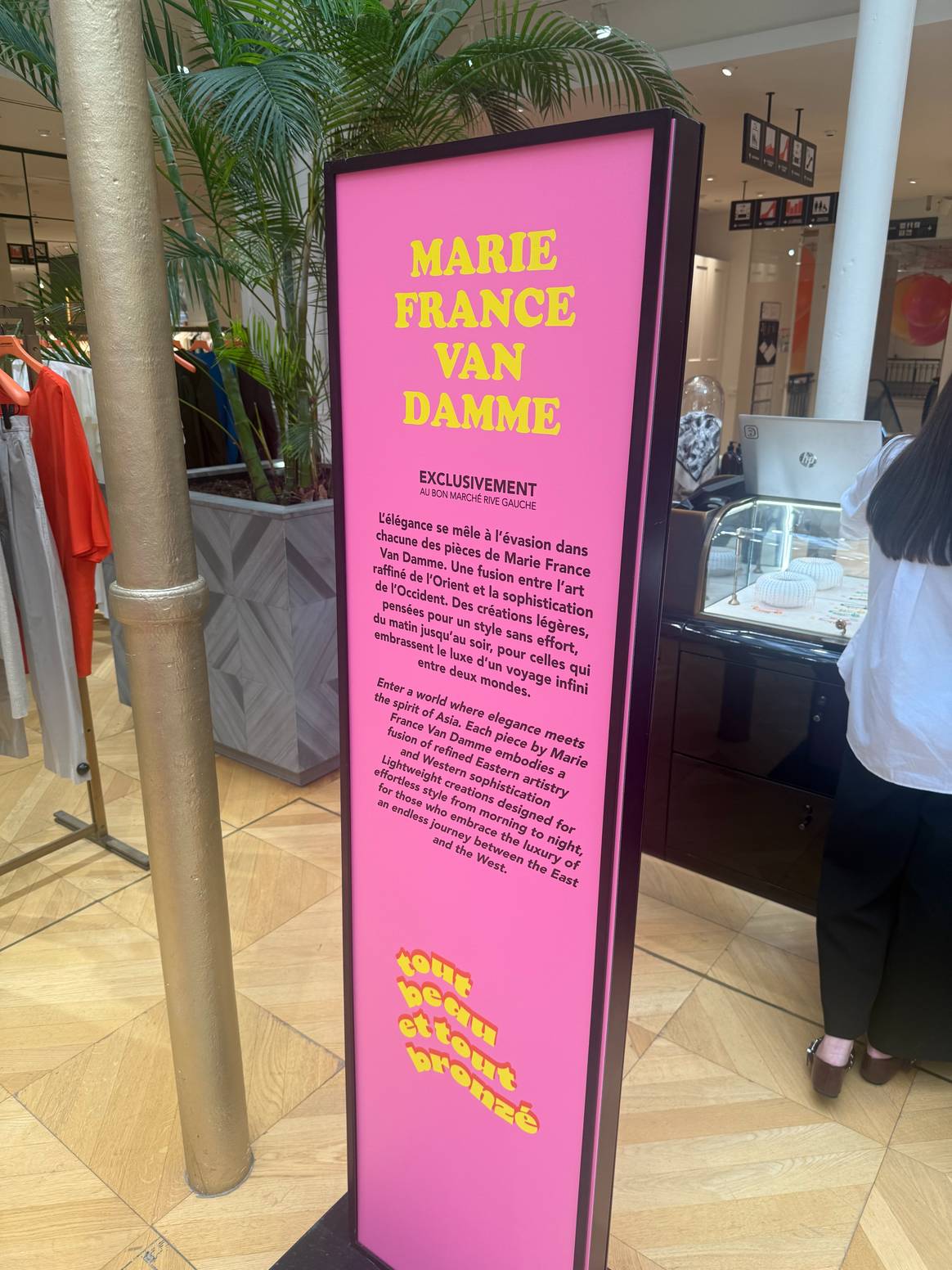 Des pièces signées Marie France Van Damme, présentée au Bon Marché.