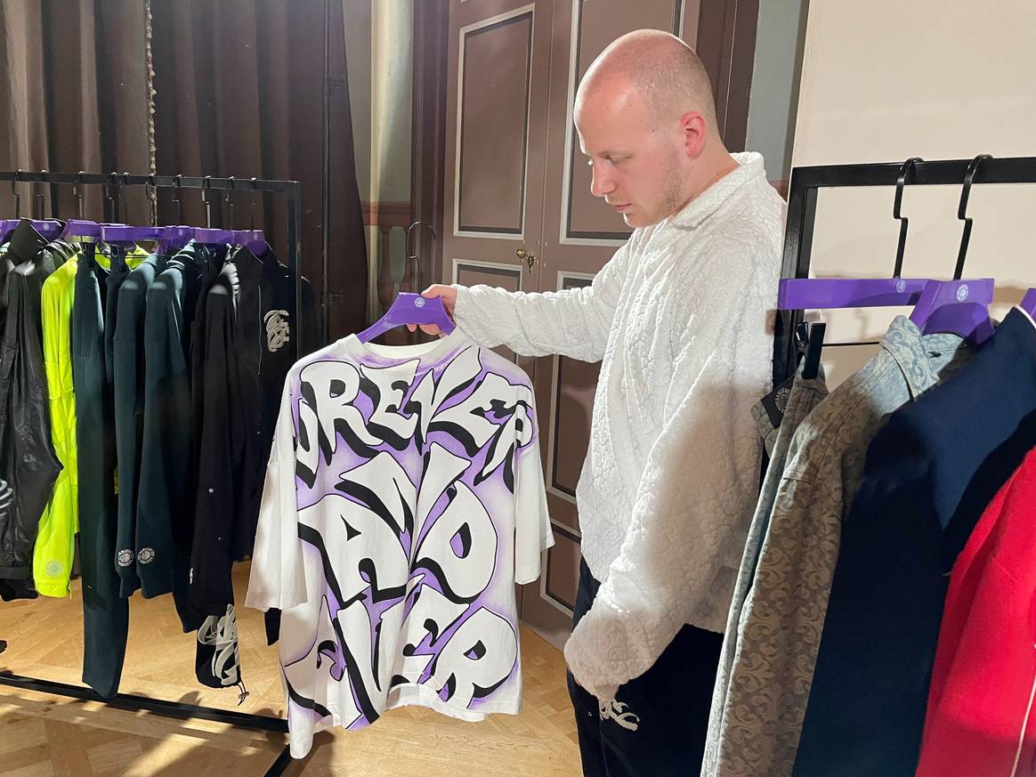 Head designer David de Ruiter explains the SS22 collection. Picture: FashionUnited