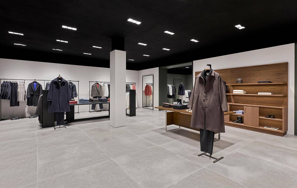 Tienda de Zara Man en el centro comercial South Coast Plaza, Costa Mesa (California).