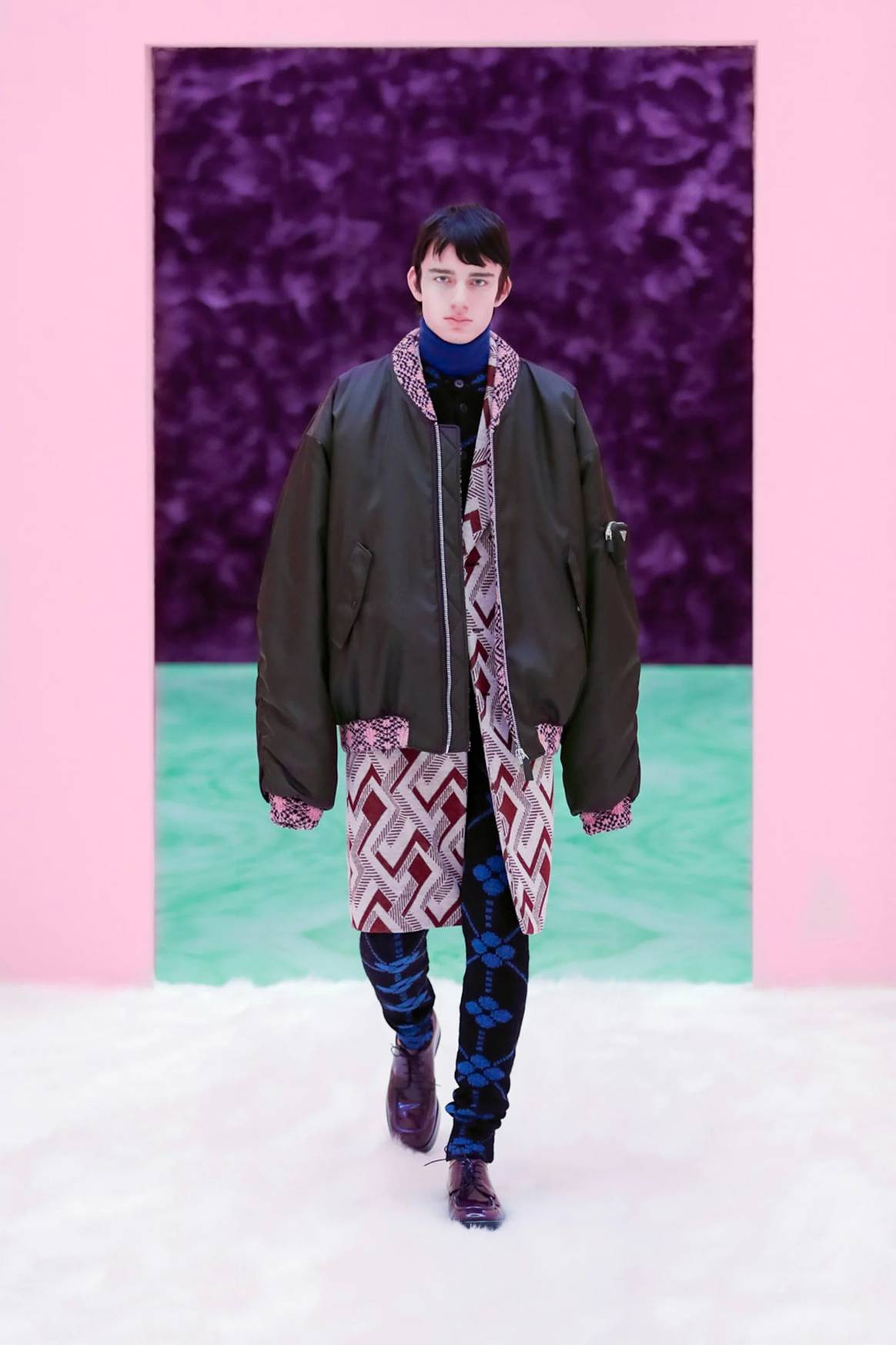 Prada ahonda en su dualismo con una colección de “bodys” masculinos durante la Milan Fashion Week