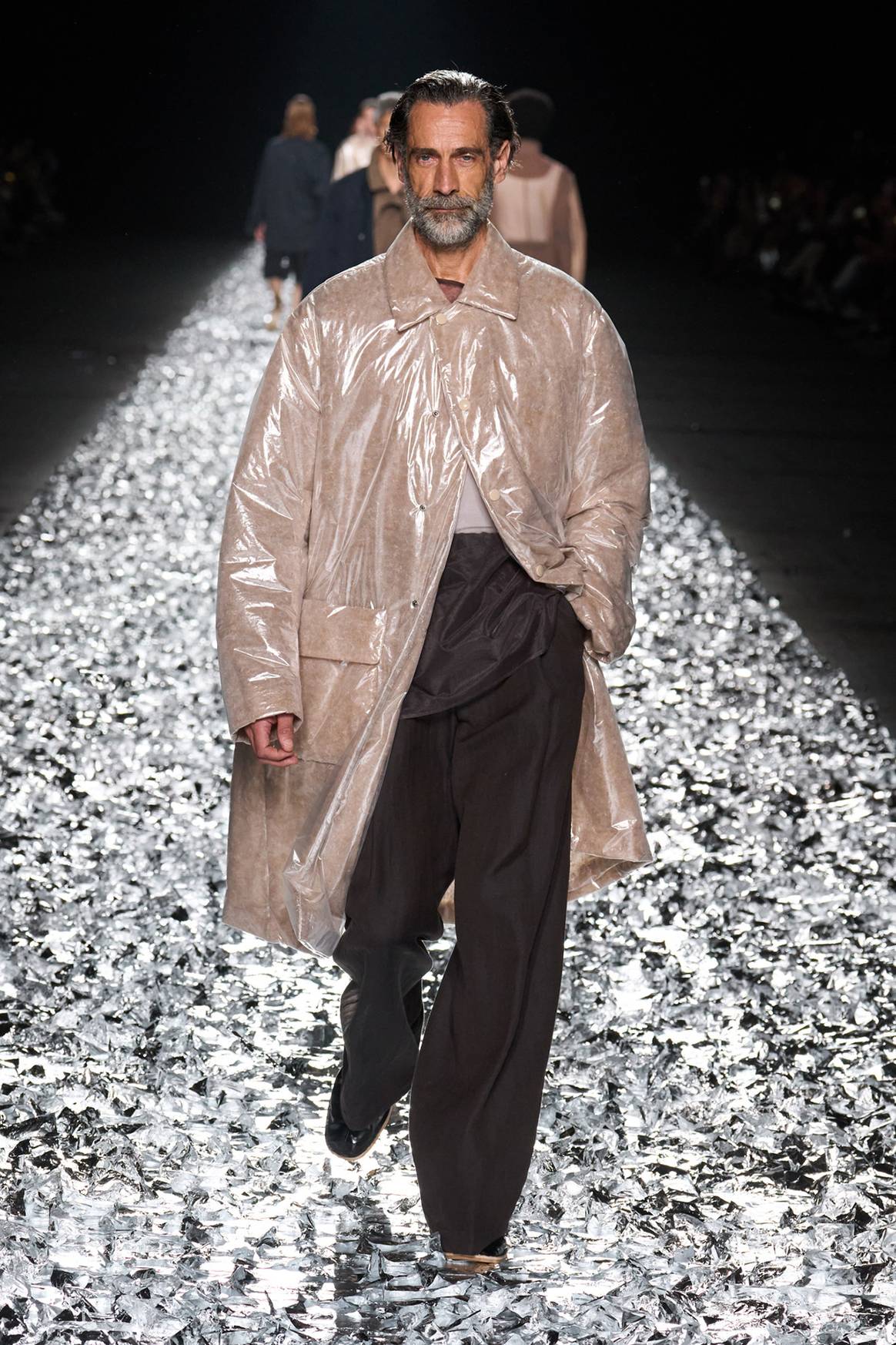 Dries Van Noten, colección moda-hombre para la temporada Primavera/Verano 2025.