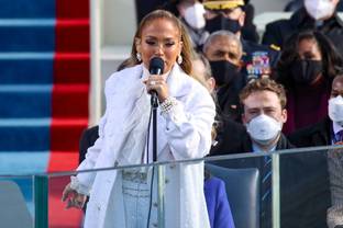 Jennifer Lopez apuesta por un “total look” de Chanel para su actuación en la investidura de Joe Biden