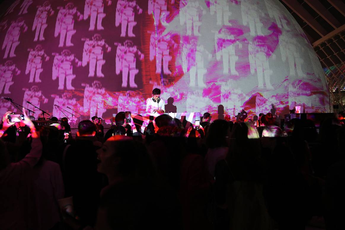 Interior del Hemisfèric de la Ciudad de las Artes y las Ciencias de Valencia durante la edición de 2022 del Clec Fashion Festival.