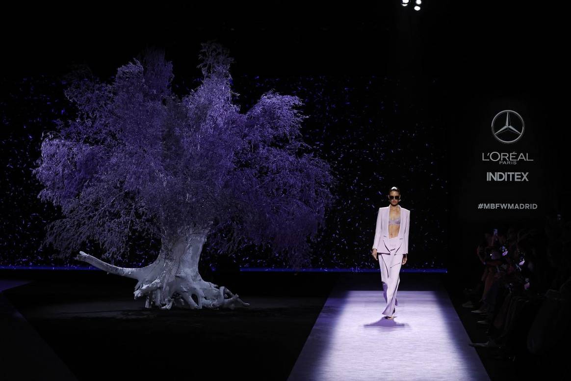 Desfile de Isabel Sanchis durante la edición de MBFW Madrid de septiembre de 2024.