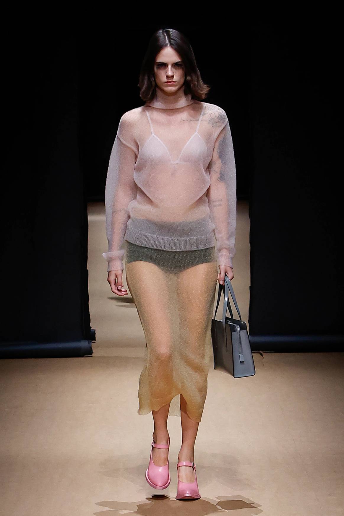 Photo Credits: Prada, colección de mujer “Touch of Crude” para la temporada Primavera/Verano SS23. Prada, fotografía de cortesía.