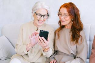 Baby Boomers in Deutschland und Polen gewöhnen sich ans Online-Shopping