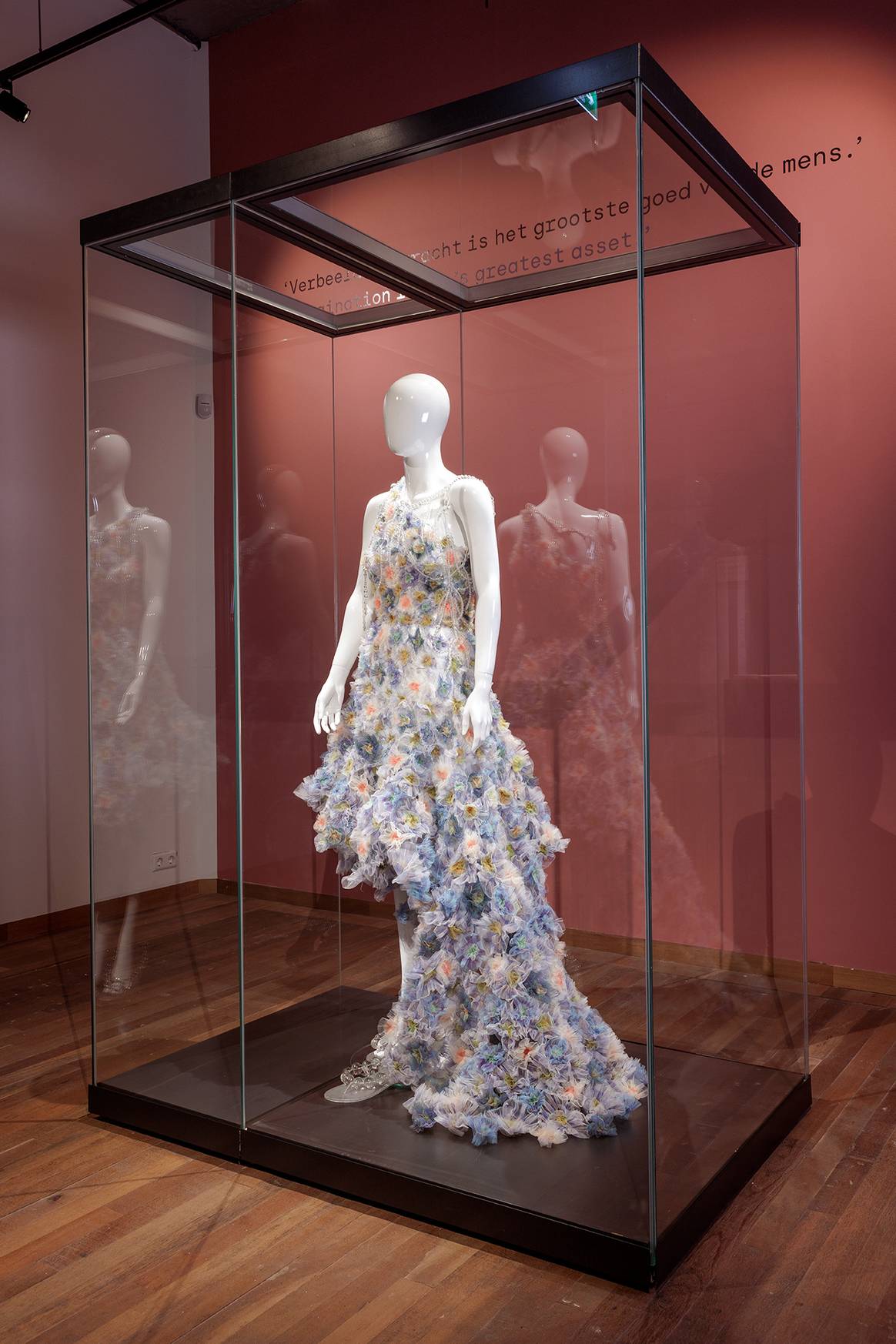 Susan Fang, Assymetrical Flower Cluster Dress, Shanghai, 2023.