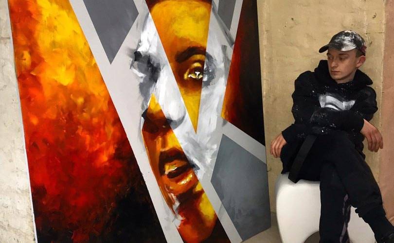 Известный российский дизайнер не выплатил гонорар сотруднику и испортил его творение