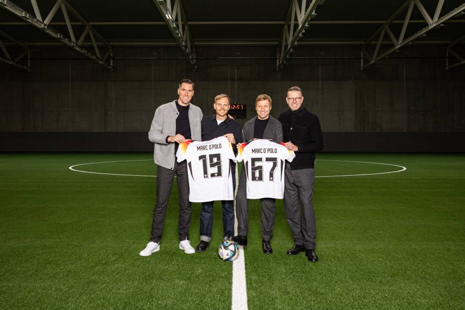DFB-Spieler-innen-laufen-f-r-Marc-O-Polo-auf