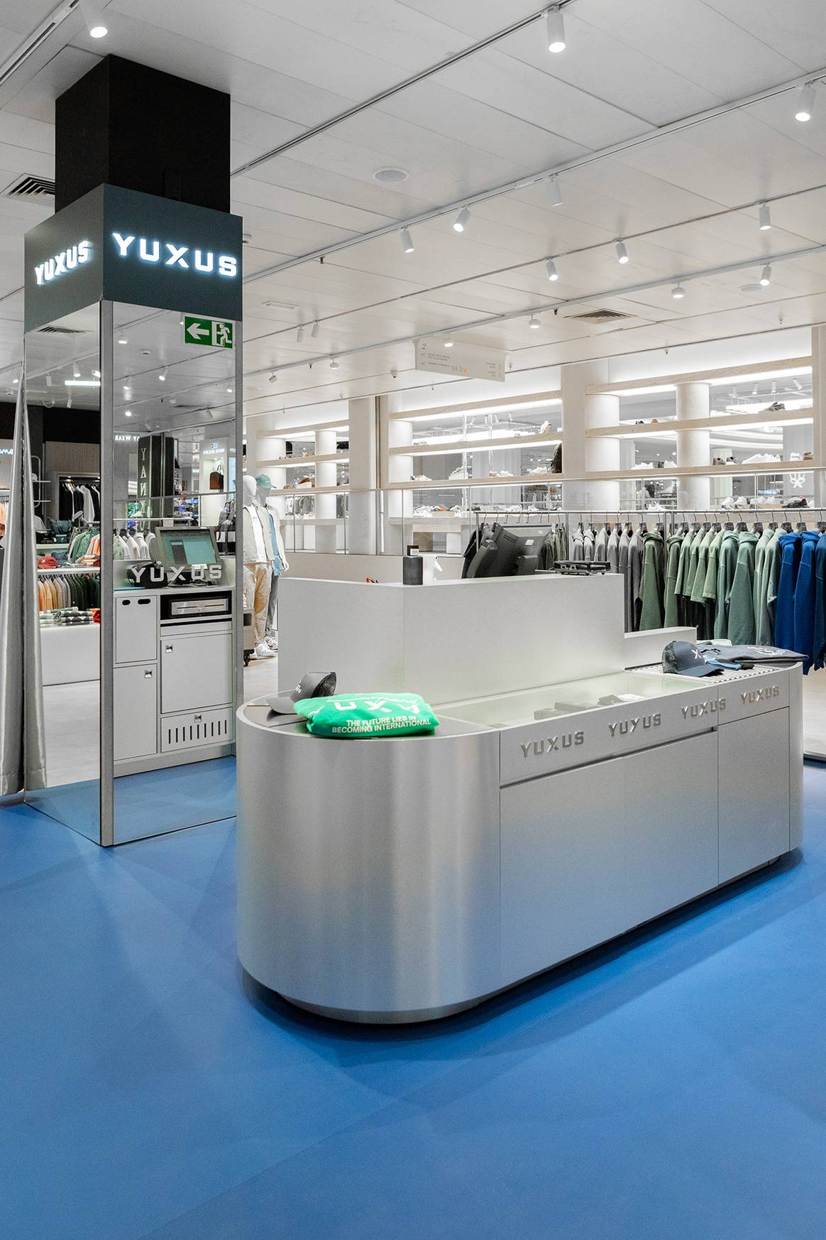 Córner de Yuxus en el interior del centro comercial de El Corte Inglés de Castellana, Madrid (España).