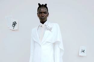 Video: herfst/winter 2021 collectie van Thebe Magugu