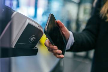 Huishoudens besteden bijna zes procent meer aan duurzame goederen in december