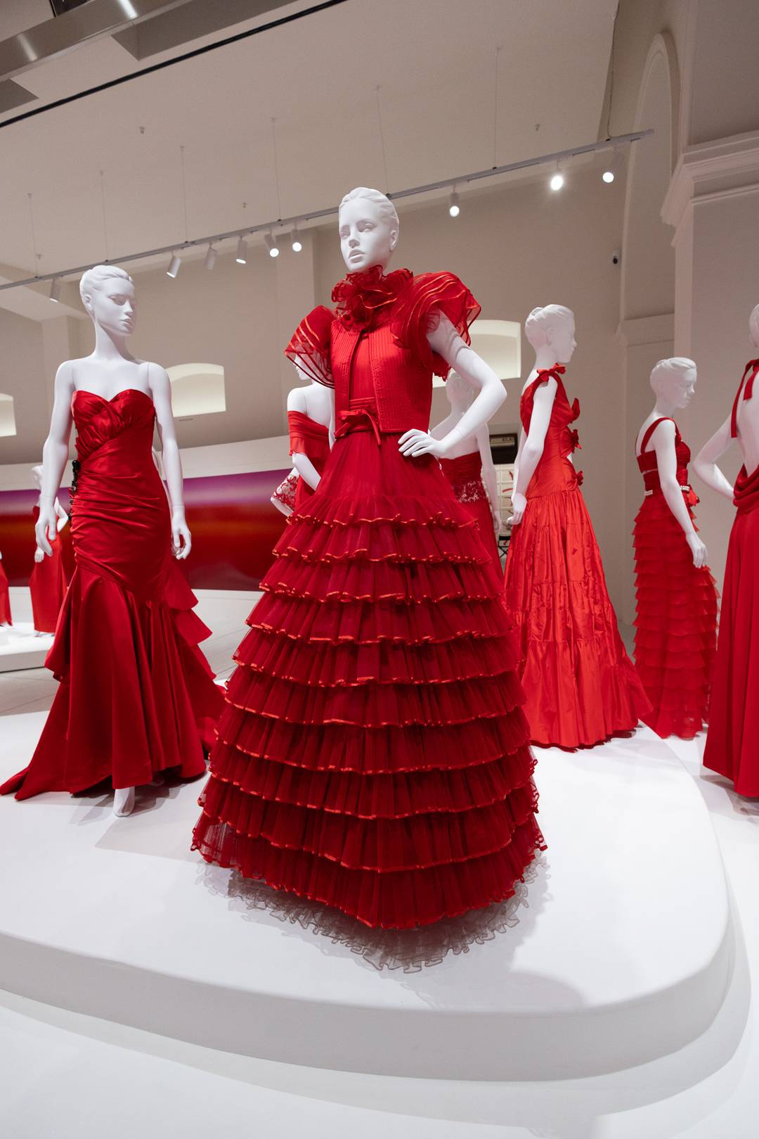 Alcuni abiti della mostra Orizzonti Rosso