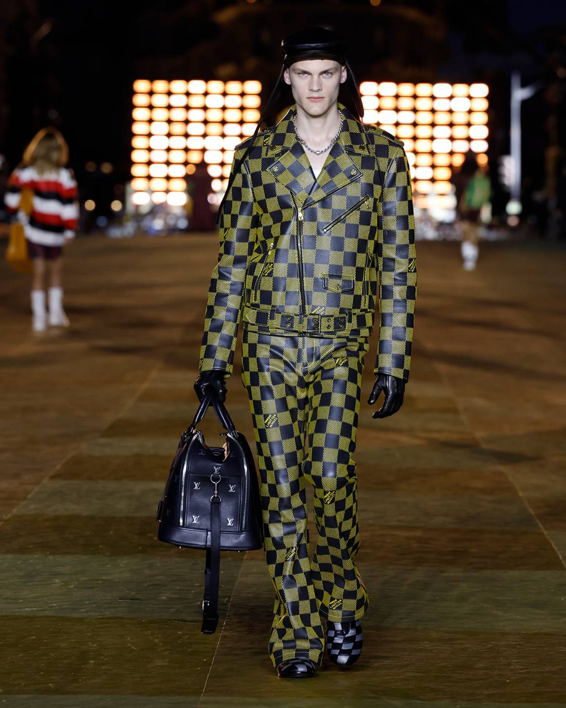 Het debuut van Pharrell Williams voor Louis Vuitton. Beelden via Louis Vuitton