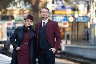 Rock oder Sakko? Bahn stellt Beschäftigten Wahl der Uniform frei