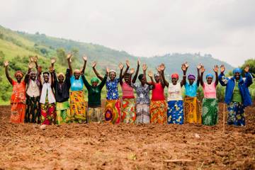 Wäschelabel Skenty geht Partnerschaft mit Women for Women International ein