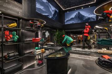 Aperto a St.Moritz il primo flagship Moncler Grenoble