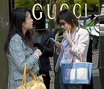 Tourists flood to UK for luxury goods