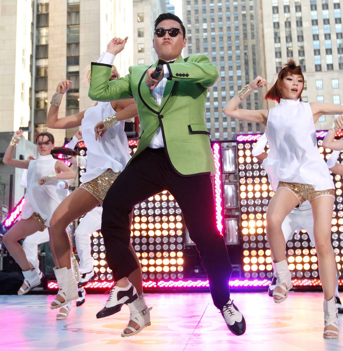 Bild: mit freundlicher Genehmigung von Jason Decrow/Invision/AP/Shutterstock; Psy performt Gangnam Style, 2012, New York, USA.