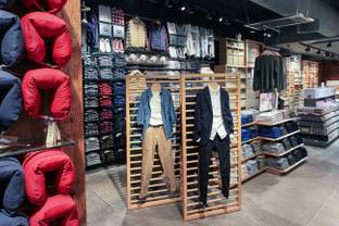 Muji reabre su tienda de la Rambla Catalunya e incorpora más textil
