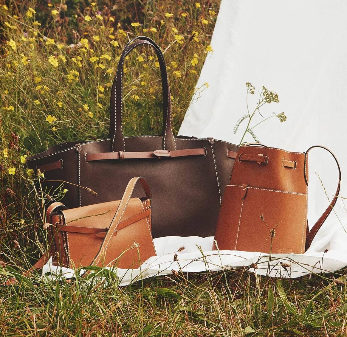 MATCHESFASHION PRÉSENTE “RETURN TO NATURE”, LA COLLECTION DE SACS LUXE NATURELLEMENT BIODÉGRADABLES SIGNÉE ANYA HINDMARCH