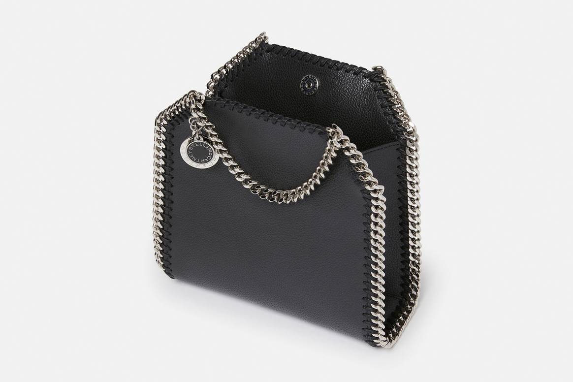 Nuevo modelo de bolso Falabella confeccionado a partir de Mirum.