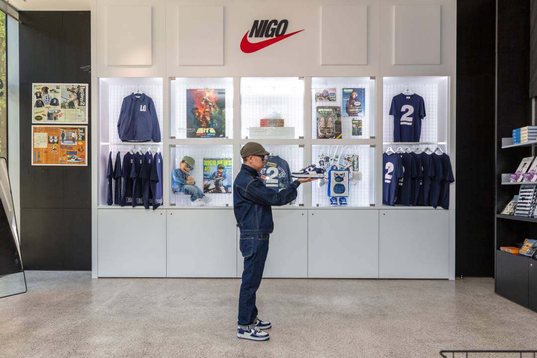 Nigo fotografato alla mostra Nigo: From Japan With Love al Design Museum
