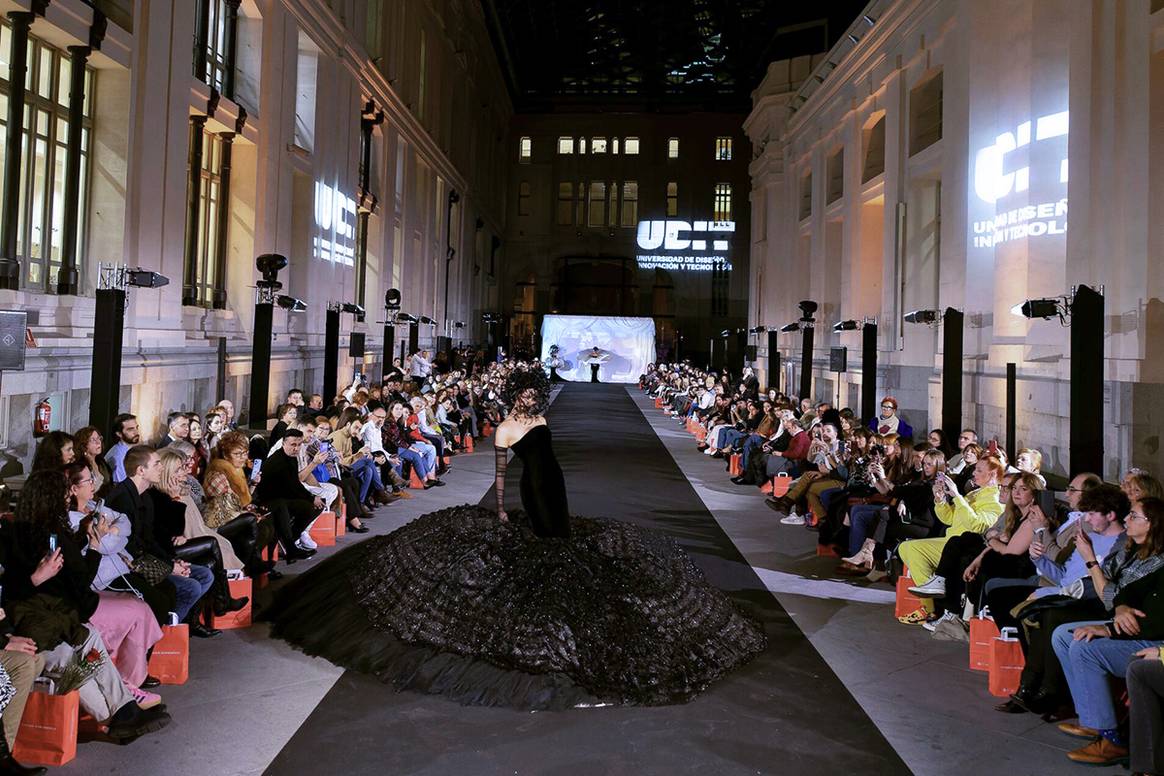 Desfile de la UDIT durante la 79ª edición de la pasarela Mercedes-Benz Fashion Week Madrid de febrero de 2024.