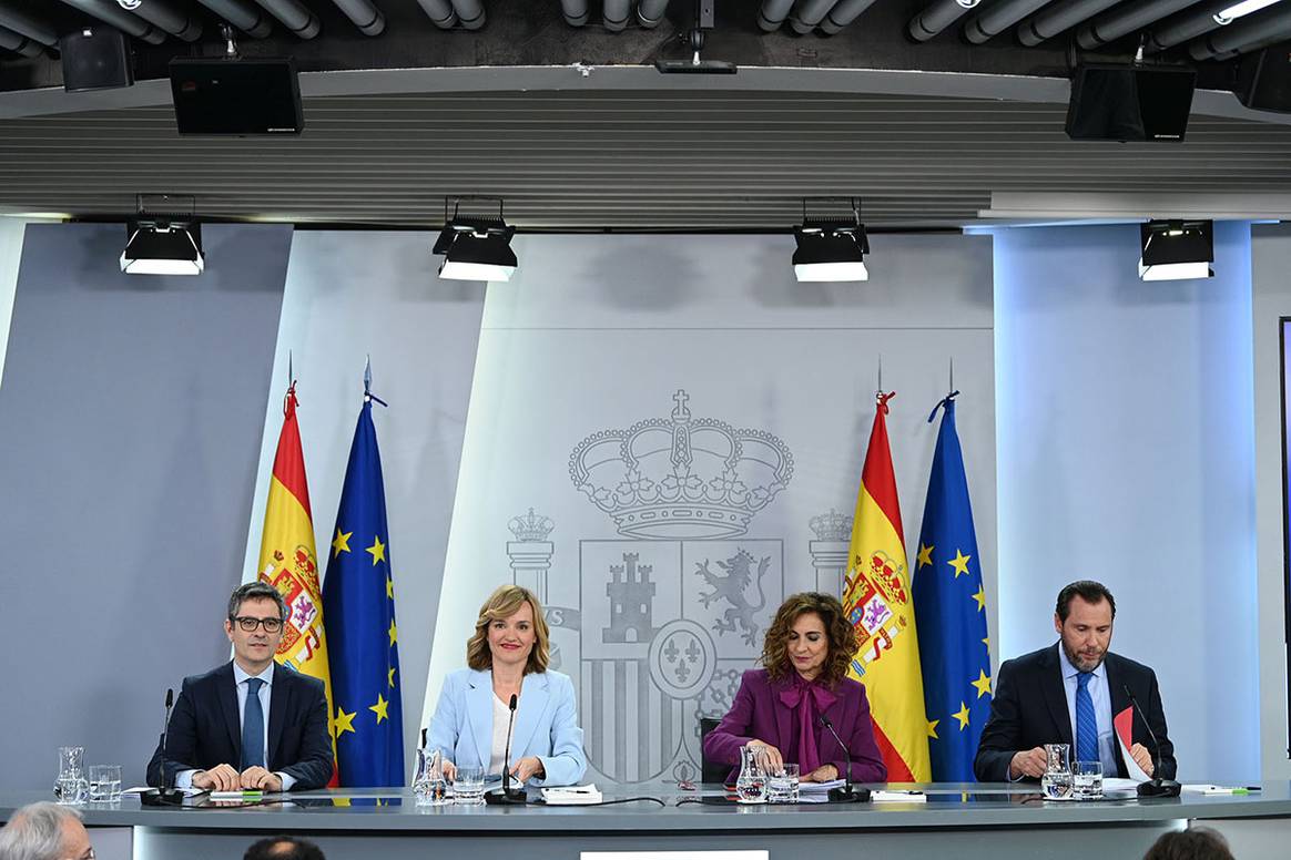 Los ministros Félix Bolaños, Pilar Alegría, María Jesús Montero y Óscar Puente durante la rueda de prensa posterior al Consejo de Ministros del 4 de junio de 2024.