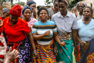 Studie: Cotton made in Africa fördert Gleichstellung von Baumwollbäuerinnen