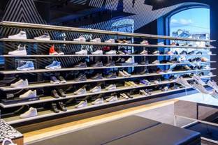 Чистая прибыль Nike упала в 2,2 раза