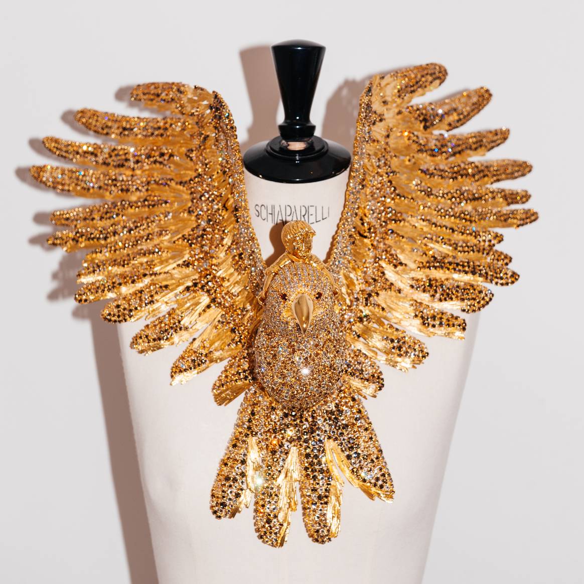 Créditos: Disney x Schiaparelli